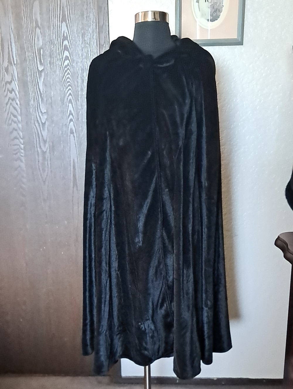 Pyramid Collection Velvet Cape